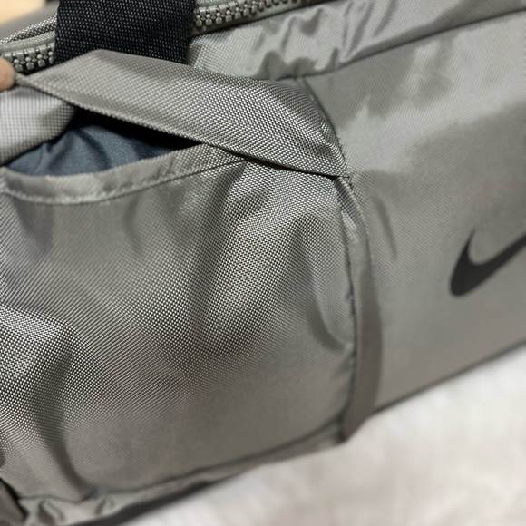Nike BA5542-004 Vapor Power Duffel Bag - NEW - Picture 9 of 9